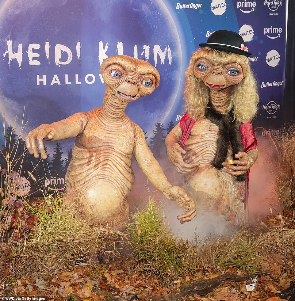 The pair transformed into ET before and after touching down on Earth and being dressed up by the young children, Elliot and Gertie