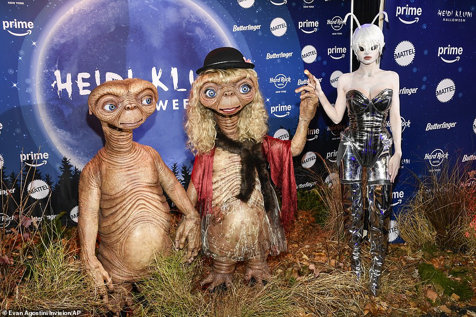 Klum's daughter Leni Klum also joined them on the red carpet, dressed as a futuristic, sexy version of an extra-terrestrial