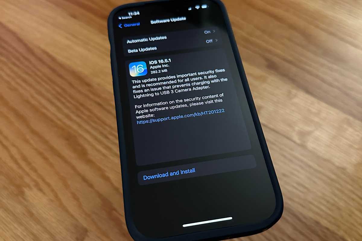 iOS 16.5.1 update showing on iPhone