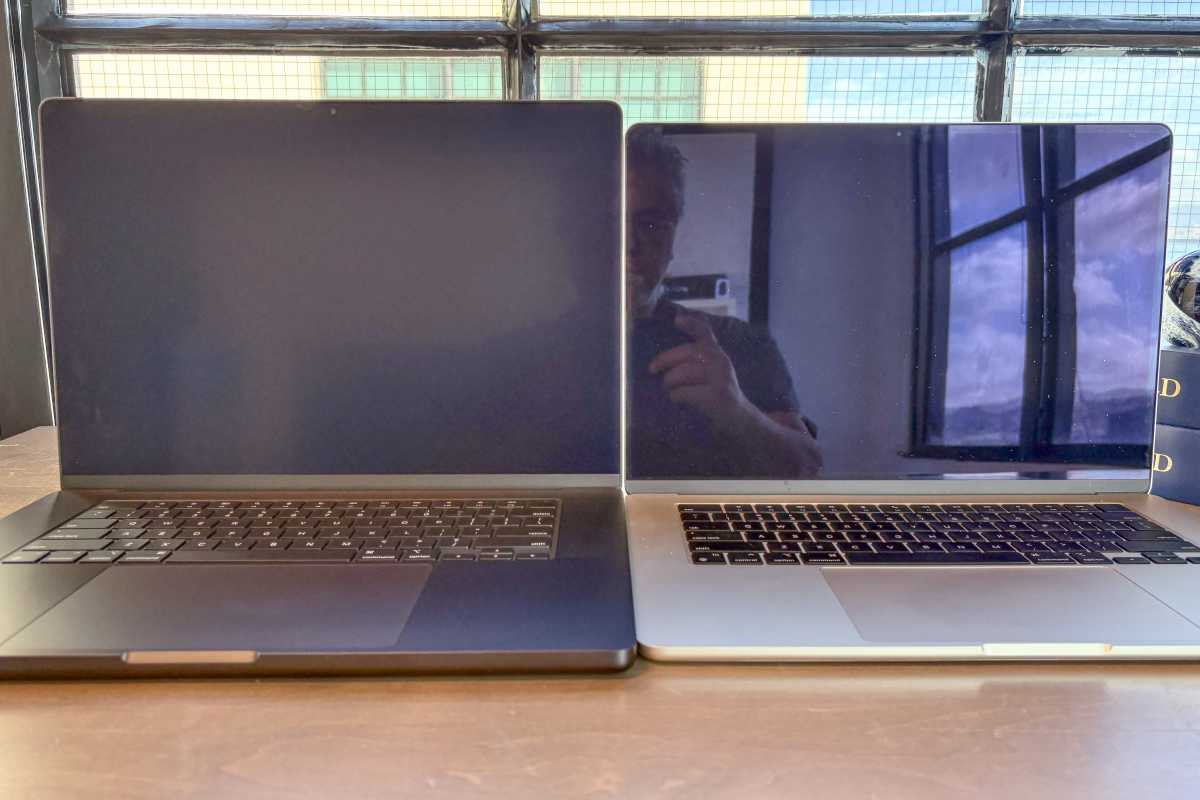 MacBook Pro with Nano-text and MacBook Air with glossy