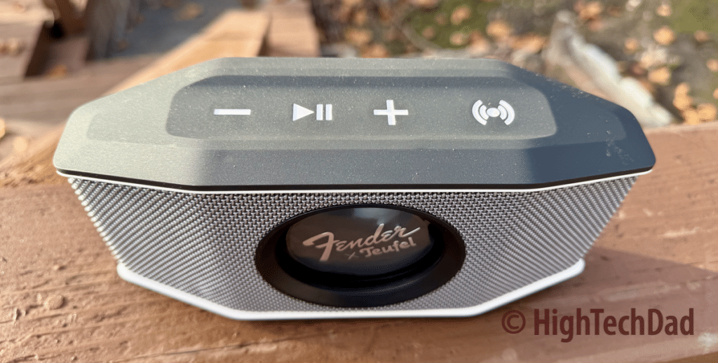 Top, button view Fender x Teufel ROCKSTER GO 2 - HighTechDad Review