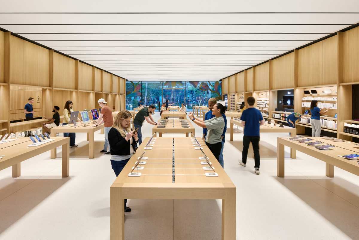 apple store miam worldcenter interior